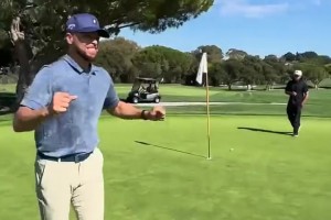 這就是頂級射手嗎？？面對這么小的球洞照樣拿捏——庫里