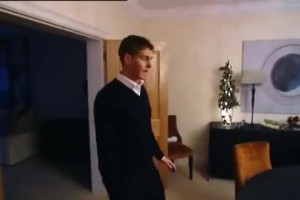 有錢任性！珍藏視頻：杰拉德帶你參觀他家！都收藏了誰的球衣？