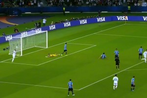 看了C羅這個視頻，讓人覺得凌空抽射很簡單