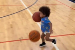 《在屎尿都控制不住的年紀，他學會了控球》