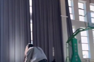 火箭這套首發身高歷史第一！4個超過2米1的，2米03的阿門都只能算小矮人