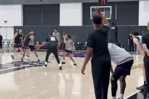 可圈可點！威少國王隊內訓練一鏡到底：助攻隊友+被包夾運球失誤