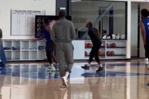 76人隊內單挑視頻片段！喬治和馬克西1v1單挑回合～