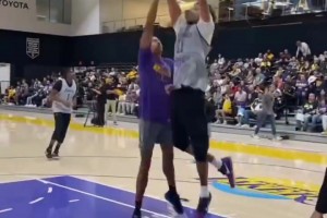 明天就開打！湖人隊內訓練：布朗尼超級拉桿，東契奇絲滑左手拋投