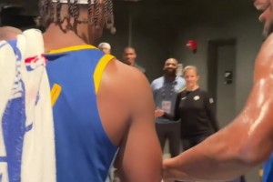 這哥倆關系是真好巴特勒&希爾德開心離場，一路有說有笑的~