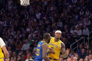 暴脾氣！范德彪失誤后與追夢互相推搡險引沖突前者吃到技犯