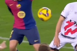 現(xiàn)役最好的中場之一！巴薩球迷：他仿佛穿著燕尾服在踢球！