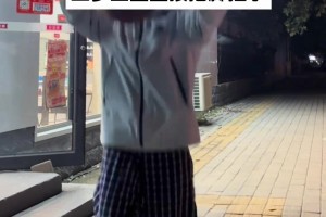 大夫：怎么傷的？—：被三步上籃打傷了