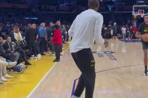 湖人生涯首秀！艾頓賽前熱身，三分訓(xùn)練看著很輕松