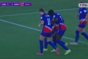 被連扳兩球反超！迪瑪利亞弧頂突施冷箭，U17女足1-2落后美國