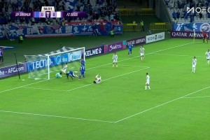 這球真漂亮??阿蘇埃霸氣頭球破門，申花1-0領(lǐng)先首爾