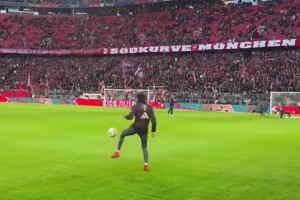 科幻片既視感！奧利塞熱身時(shí)的這記高空停球，簡直不要太帥！