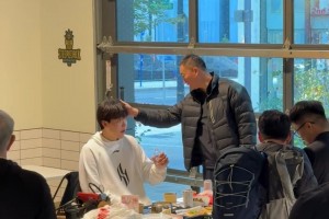 劉維偉到波特蘭跟弟子楊瀚森碰面 似乎在吐槽小楊發型呢？