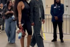 這身材確實夸張！克萊賽后與女友馬冬梅手牽手離場