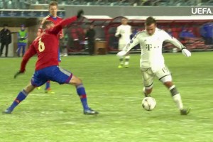 那時候他還是金童！格策歐冠突襲風騷一條龍破門！