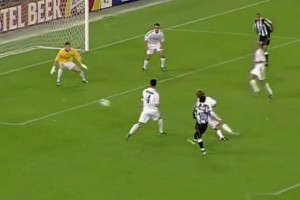 自帶領域的男人！皮耶羅神級停球連續晃動攻破皇馬！