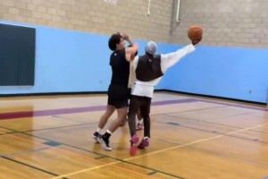 靜雨：別看楊瀚森只得2分 但他在場時球隊進攻流暢 多給點時間開拓者能贏