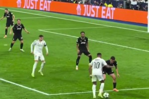 姆巴佩連過兩人后做球，無奈米利唐沒壓住啊