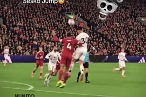 彈跳驚人！空霸范迪克遇到舍什科也頂不過