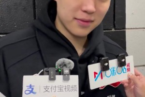 在替補(bǔ)席和隊(duì)友喊得最多的是？瀚森：不能說有時(shí)候有點(diǎn)罵人的