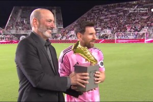 28場29球16助！梅西賽前領取常規賽金靴獎杯！