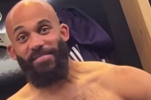 曼聯主場4-2擊敗布萊頓！攻入兩球的姆伯莫更衣室跳舞慶祝