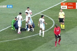 疼！田依儂爆射近距離擊中隊友姆本扎襠部，后者走路姿勢亮了