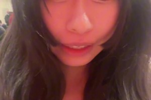 大老師展示曼聯(lián)伙食：夾著魚(yú)肉的“肉夾饃”，還有夾雞肉的…