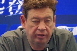 斯盧茨基:不能再丟分！比賽打到這個(gè)份上已經(jīng)沒(méi)什么好多想的了