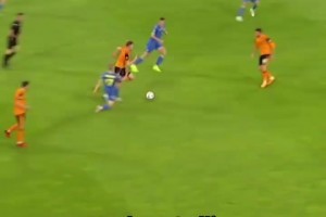 還得看我的！名場面：內(nèi)森科林斯一路過人自己將進球收入囊中！