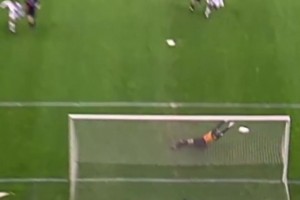 相當(dāng)離譜！卡洛斯國(guó)家德比超遠(yuǎn)距離任意球破門！