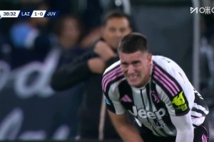 失良機(jī)！孔塞桑速度生吃對(duì)手傳中！弗拉霍維奇打門沒進(jìn)自己還傷了