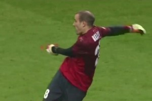 撲救頗具門神風(fēng)范！帕拉西奧臨危受命，客串門將力保城門不失！